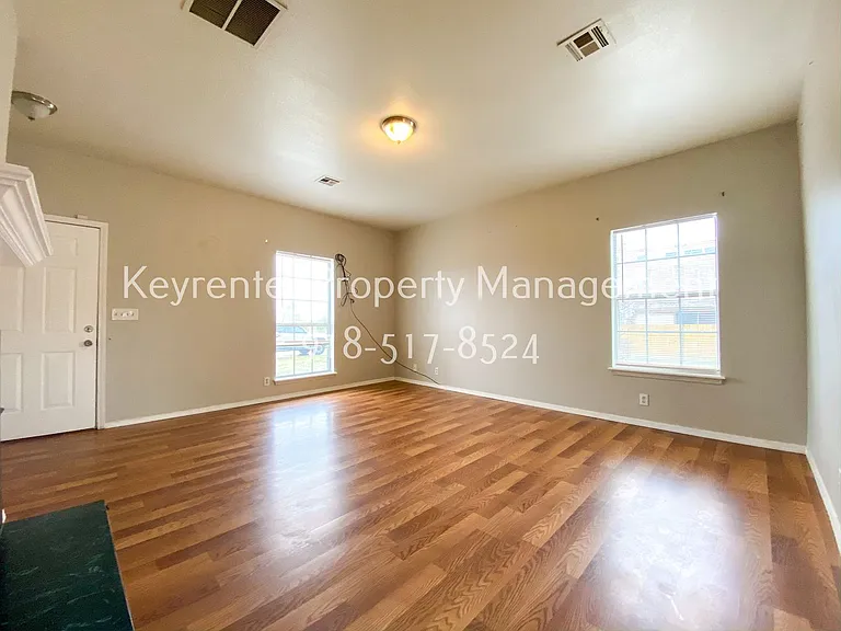 9134 E 24th St — Photo 3