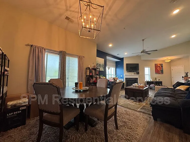 207 Fullford Ln #202 — Photo 6