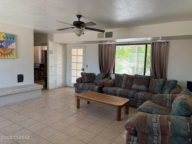 725 W 40th St — Photo 11