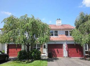 12 Cornwallis Ct, Coram, NY 11727