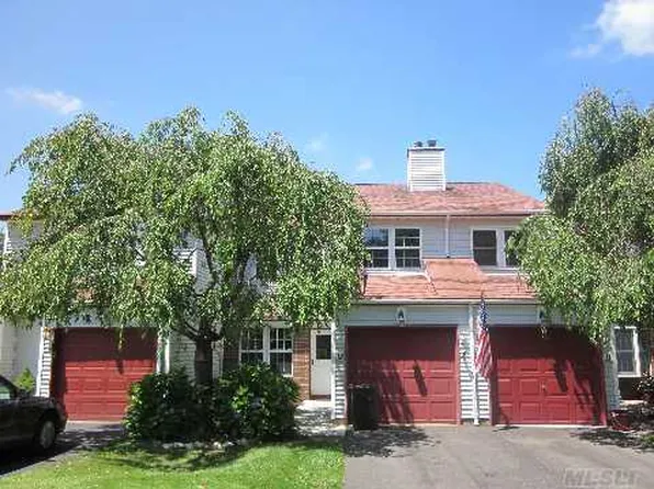 12 Cornwallis Ct, Coram, NY 11727