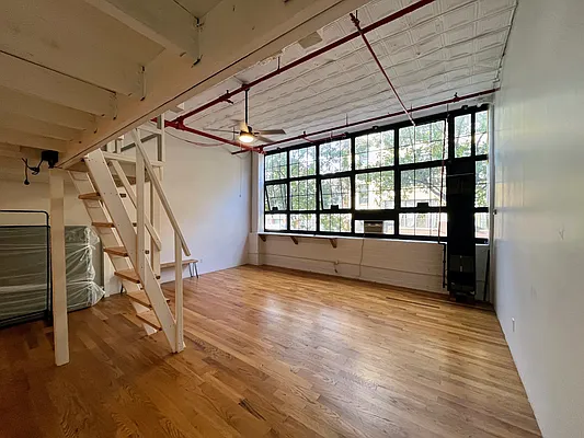 Rented by Outlive | media 3