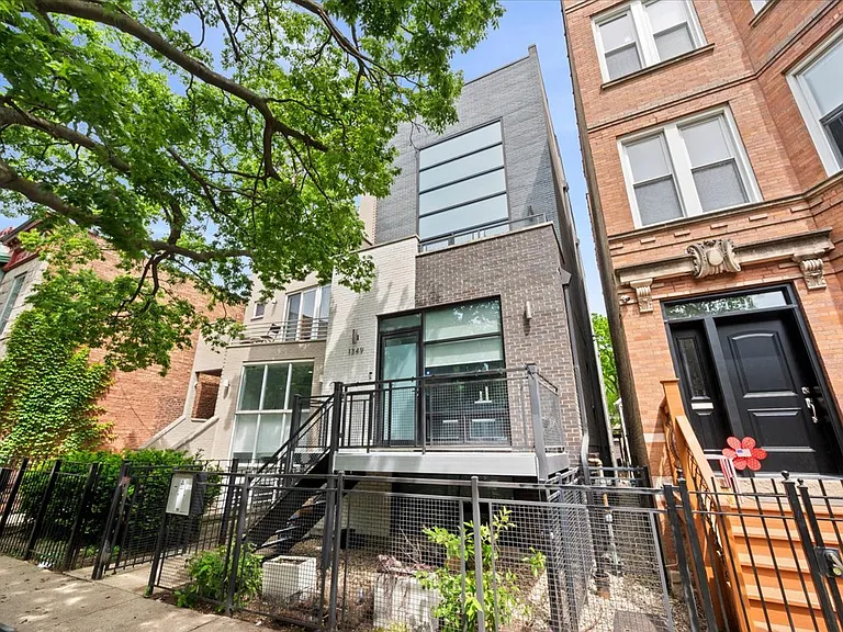 1349 N Leavitt St #1B — Photo 1