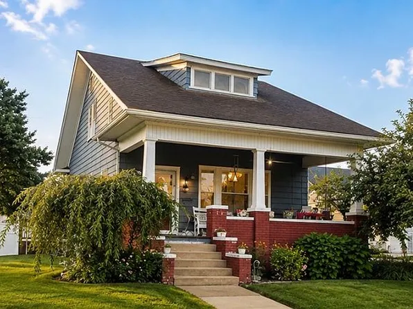 327 Walnut St, Uhrichsville, OH 44683
