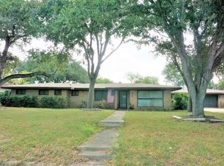 902 E Inez St, Beeville, TX 78102