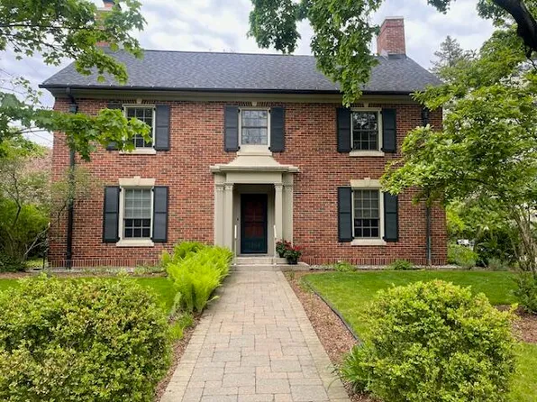 2203 Sheffield Dr, Kalamazoo, MI 49008