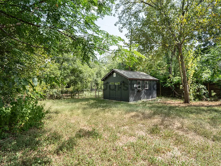 1109 Spur St — Photo 8