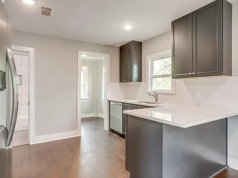 2932 Travis Ave — Photo 13