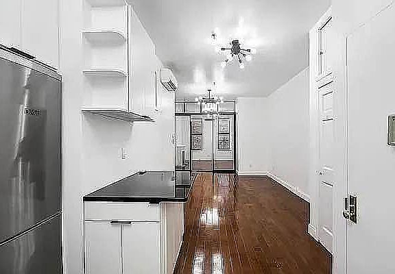 4th image of 661 Washington St APT 5
