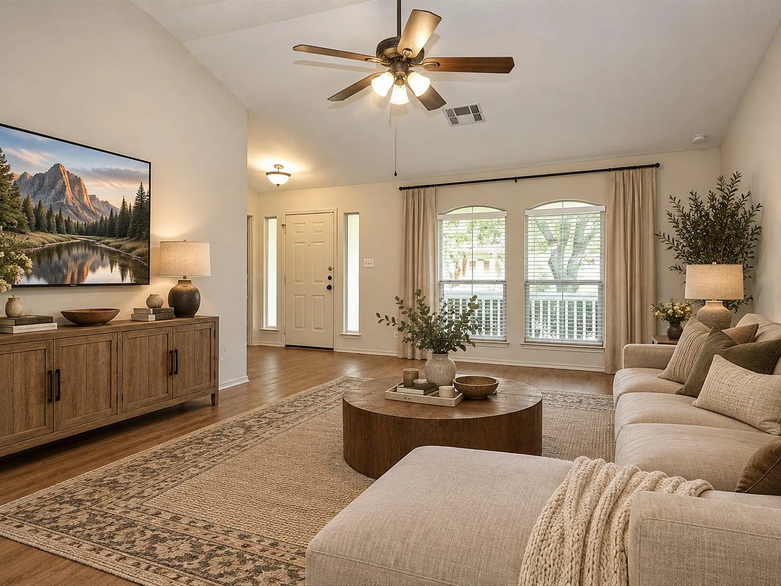 4 bed, 2.0 bath, 1730 sqft, $2,000 — Photo 2