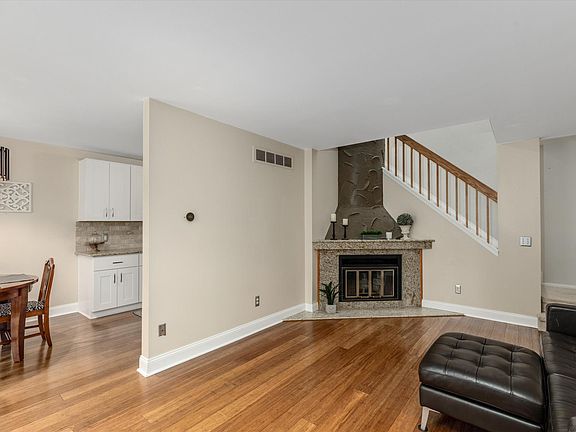 Living Area/Dining Area