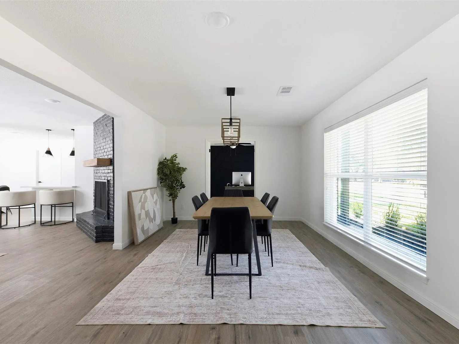 4 bed, 2.0 bath, 2033 sqft, $3,000 — Photo 3