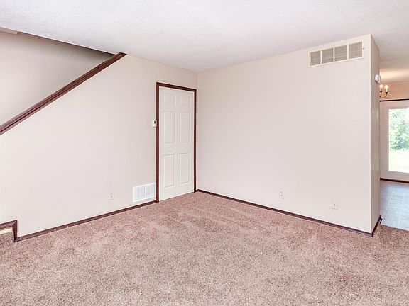 Spacious Main LIving Room