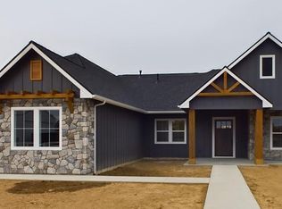 1925 Mantle Ln, Emmett, ID 83617