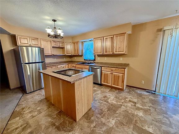 4th image of 205 S Traster Ave