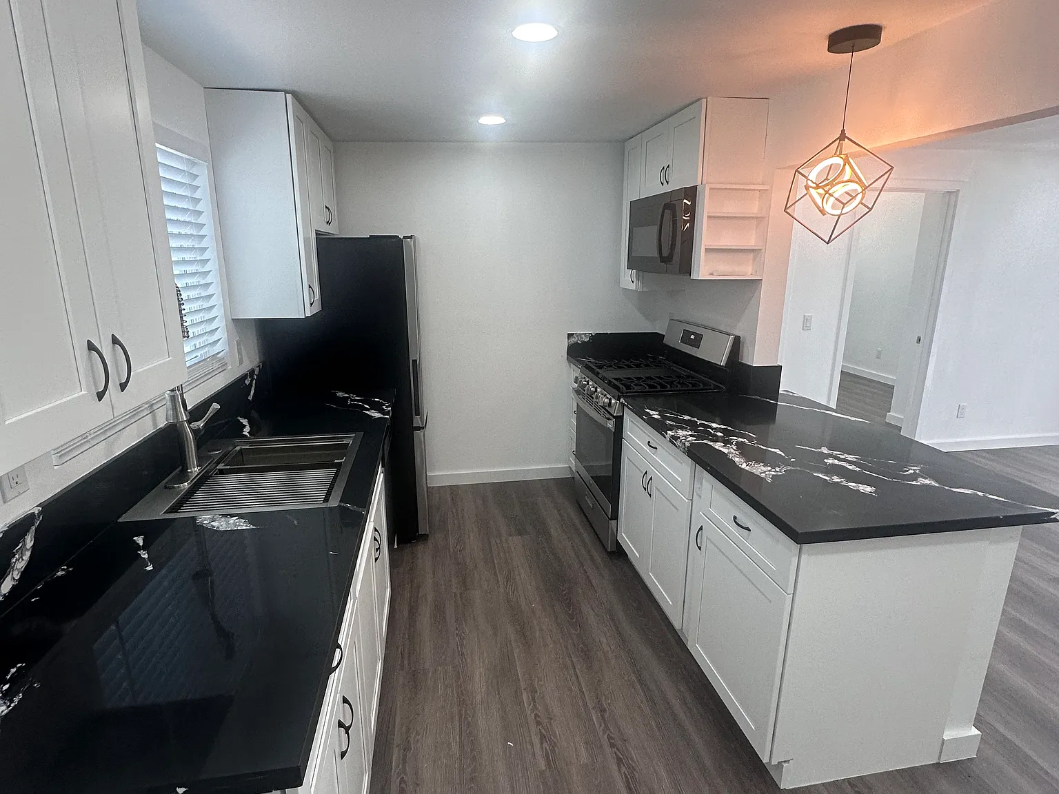 2 bed, 1060 sqft, $3,200 — Photo 2
