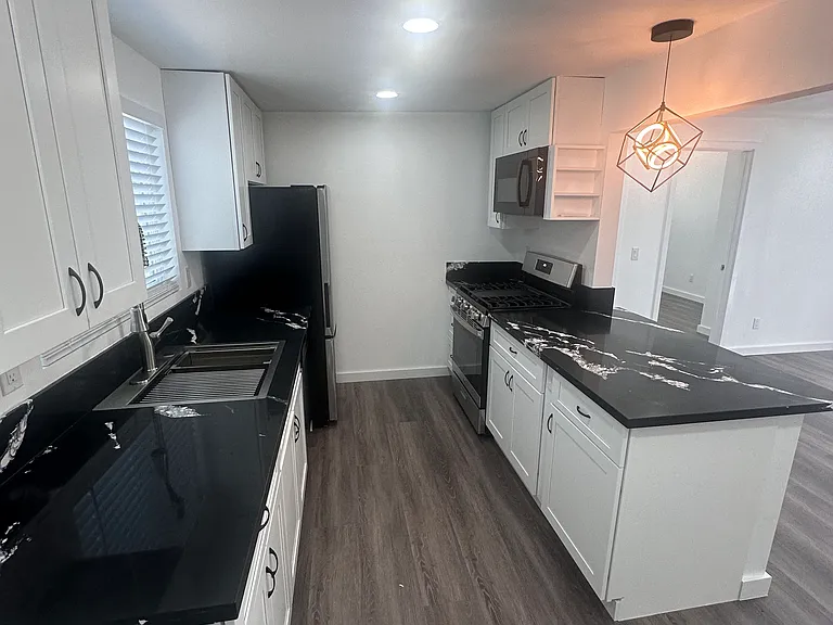 3709 Merrimac Ave — Photo 2