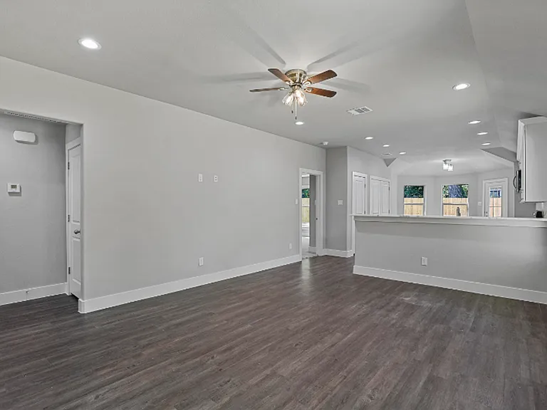 2327 Harding St — Photo 12