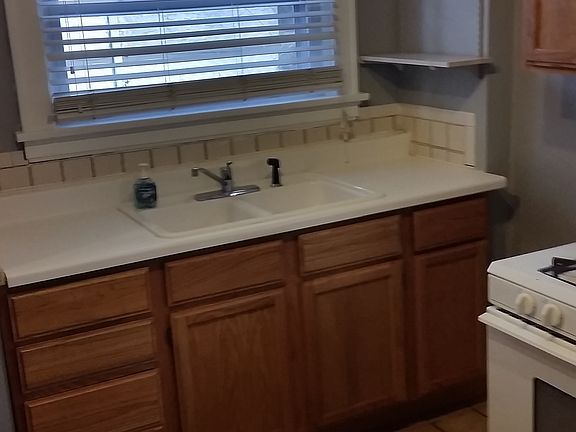 5th image of 3225 Glengyle Ave #1