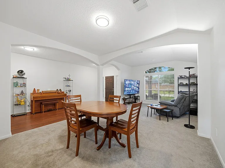 321 Preston Ln — Photo 10