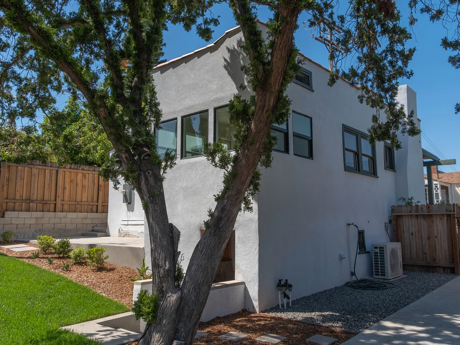 2 bed, 762 sqft, $3,195 — Photo 3