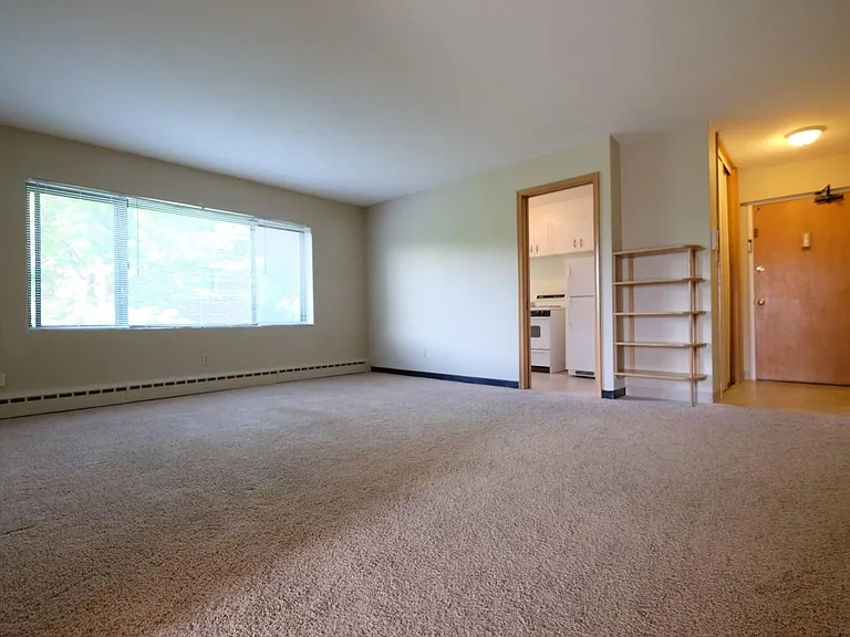 Laurel Terrace — Photo 2