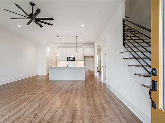 4th image of 5476 Park Ave