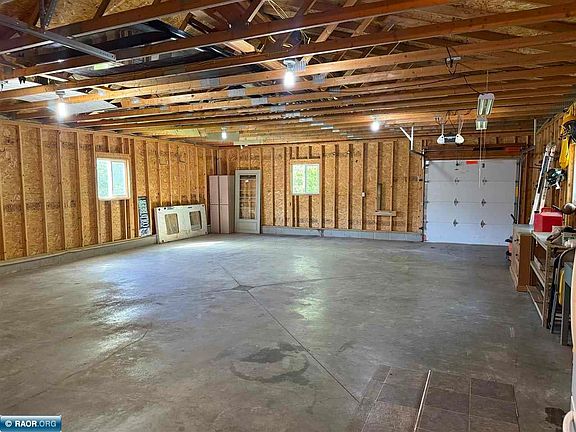 4th image of 209 17th Ave W