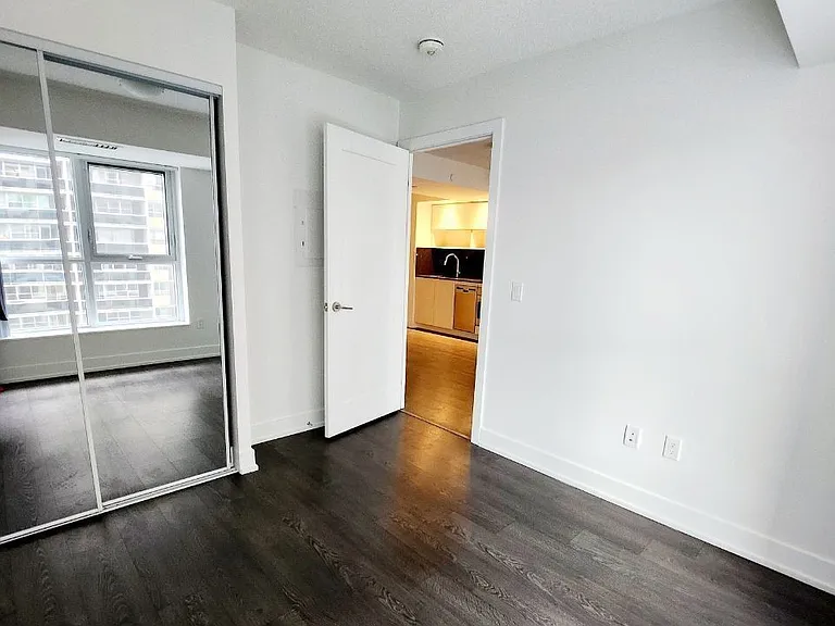 9 Mabelle Ave #1215 — Photo 5