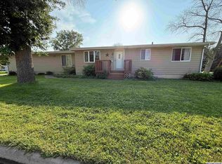 2002 S Grover Ave, Mason City, IA 50401