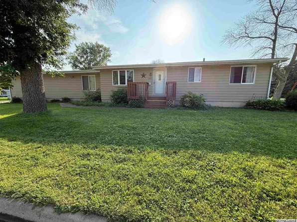 2002 S Grover Ave, Mason City, IA 50401
