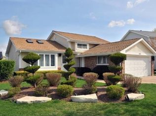 1051 E Olde Virginia Ct, Palatine, IL 60074