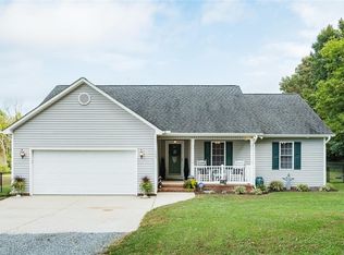 119 Weeping Willow Ln, Mebane, NC 27302