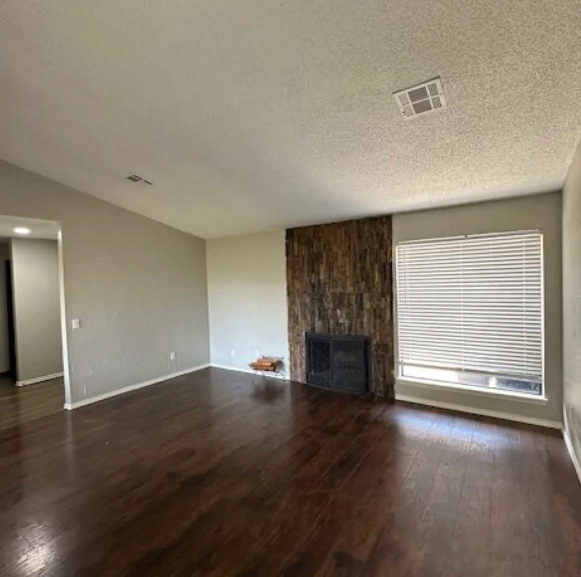 3 bed, 1215 sqft, $1,295 — Photo 3