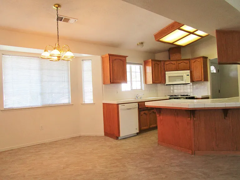 3167 Aspen St — Photo 3