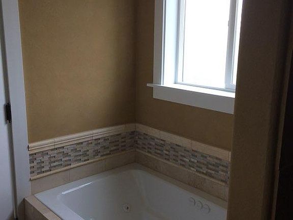 4th image of 12921 NE 55th St