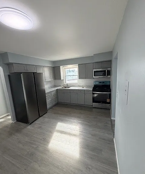 16 Silkman Pl #2R — Photo 1
