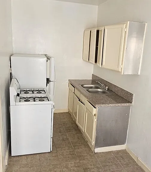 2651 S Manhattan Pl — Photo 5