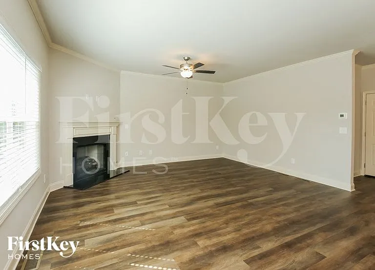 4009 Windsor Trl — Photo 2
