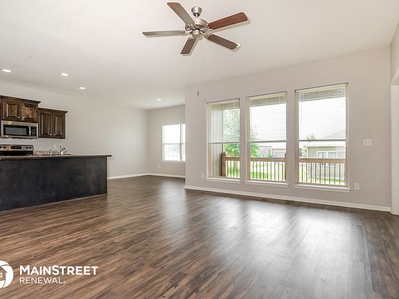 5th image of 205 NE Katie Ct