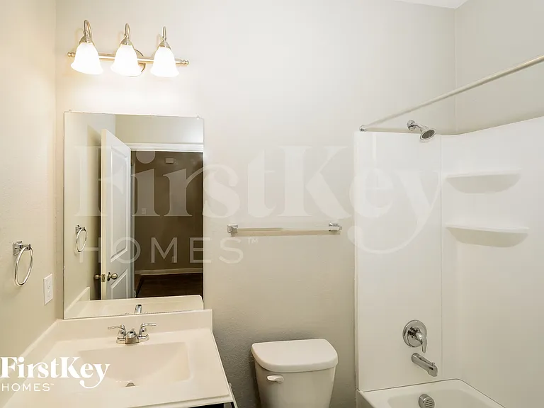 4934 Hallies Gdn — Photo 13