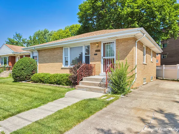 4850 Howard St, Skokie, IL 60077
