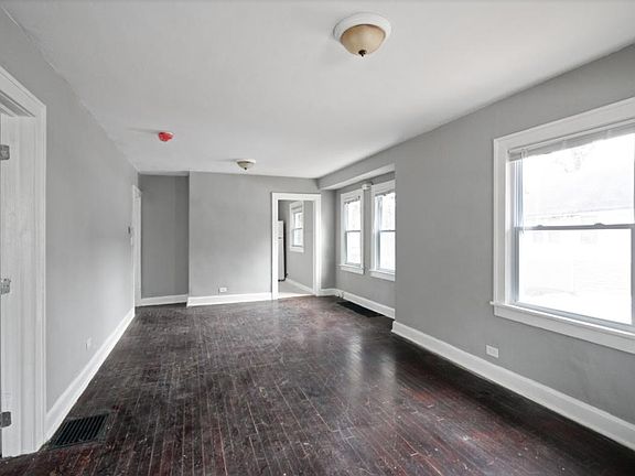 3rd image of 4213 Agnes Ave