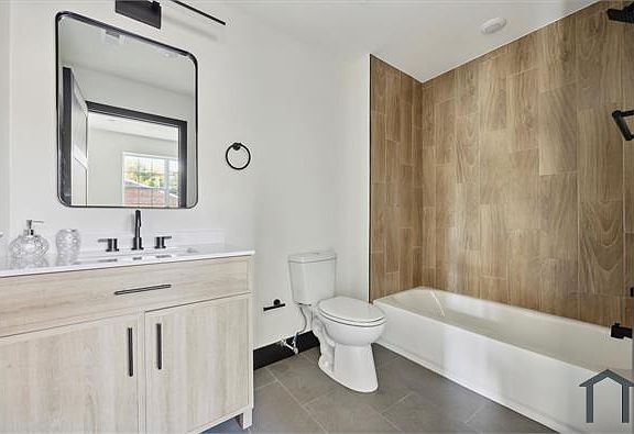 5th image of 909 N 26th St