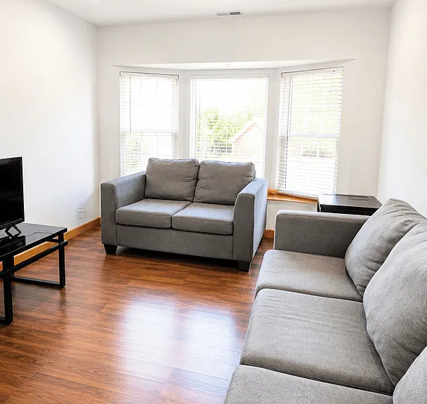 605 W Green St — Photo 4