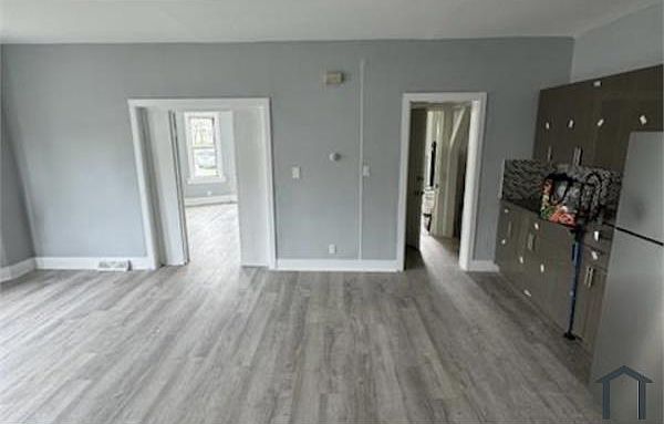 2nd image of 657 Maple St APT 3