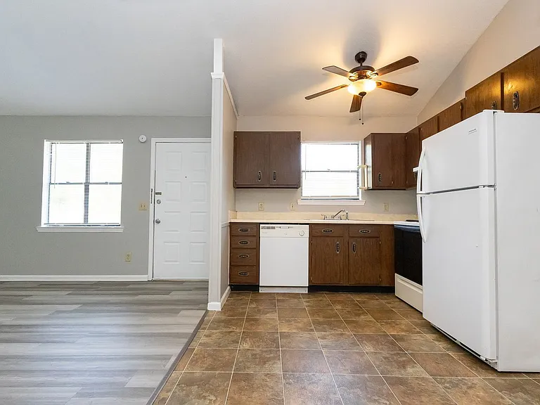 52 Nicole Ln — Photo 2
