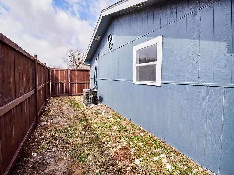 1504 Sherman Dr — Photo 23