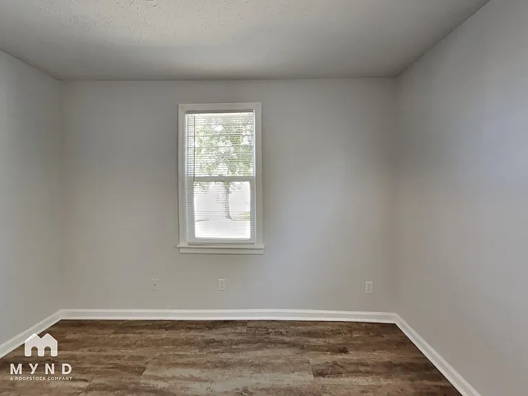 808 W Smith Valley Rd — Photo 6