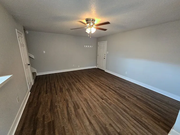 1309 Airline Dr — Photo 5